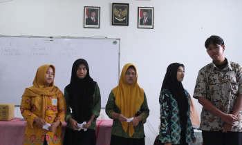 HEY GUYS HARI INI ADA PEMILIHAN KETUA OSIS, PENASARAN?! YUK KITA MENYELAM